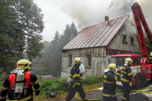 Požár skladu dřeva v Lobendavě. Škoda je v milionech korun