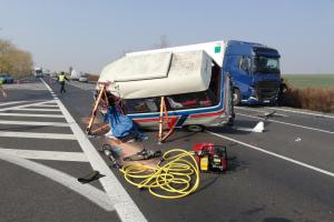 Dopravní nehoda u Hořešovic na Kladensku. Řidič dodávky neměl šanci
