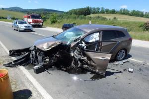 Nehoda kamionu a osobáku zablokovala silnici u Horního Lánova