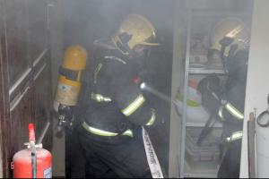 Kuchař se asi v kouři zakuckal. V restaurační kuchyni trochu hořelo