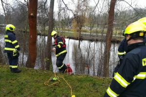 Štědrý den chebských hasičů: Kromě nálezu utopence klid a pohoda