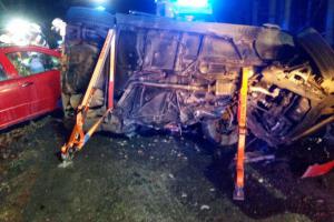 Čelní srážka dvou aut na Kladensku. Dva mrtví a tři těžce zranění
