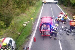 Při nehodě dvou osobních automobilů se zranilo pět osob