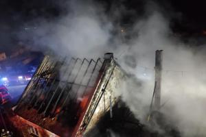 Požár ubytovny na Nymbursku likvidovalo osm jednotek