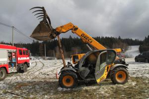 Stačilo pár jisker. Požár zemědělského stroje způsobil škodu za 700 tisíc