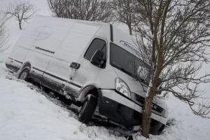 Hasiči na Pardubicku se kvůli sněhové nadílce nezastavili