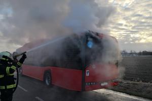 Příliš horká jízda. Cestující z hořícího autobusu stačili včas vystoupit