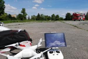 Dron nasnímal výškovou techniku pražských hasičů (VIDEO) Dron nasnímal výškovou techniku pražských hasičů (VIDEO)