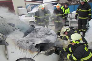 Auto najelo do zmrzlého sněhu a potom bylo zase moc horko. Začalo hořet