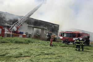 Rozsáhlý požár zničil sklad slámy k v Nedakonicích na Uherskohradišťsku