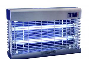 Elektrický lapač hmyzu způsobil požár podkroví. Hasila i Cobra Elektrický lapač hmyzu způsobil požár podkroví. Hasila i Cobra
