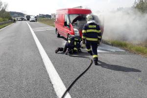 Auta hoří nějak často. Dva požáry vozidel na D5 v jednom dni