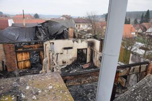 Víkend na Příbramsku. Požár zničil truhlárnu, napáchal škodu za čtyři miliony