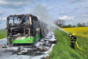 Hasiči likvidovali požár autobusu v katastru obce Dolní Tošanovice