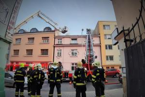 V Mladé Boleslavi hořel byt, oheň způsobil čtyřmilionovou škodu (VIDEO)