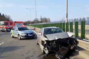 Nehoda v Brně zřejmě odhalila koronavir u řidiče. Měl horečku