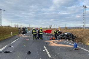 Na silnici u Vraňan se umíralo. Kolize osobáku, dodávky a náklaďáku