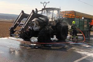 To už krávy jen tak nezažijí. Hořel traktor s nákladem dobytka