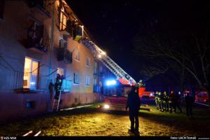 Ostravští hasiči zachránili 30 lidí po požáru sklepa (VIDEO)