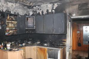 Tři cigárka před odchodem do práce. Žena málem upálila svého muže