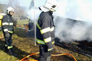Objekt pro včelaře lehl popelem, majitele plameny vážně popálily