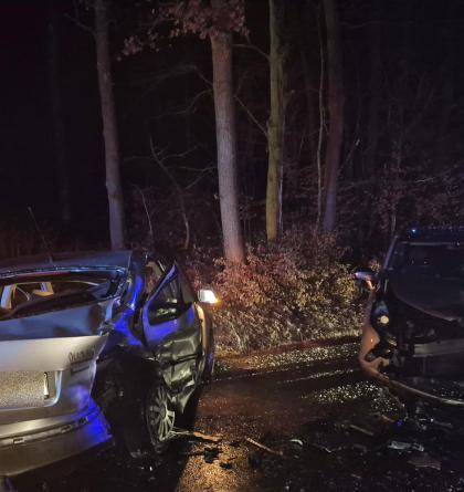 Při srážce dvou vozidel v obci Petrůvka došlo ke zranění dvou osob