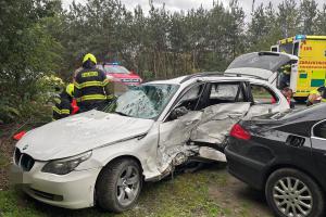 Hasiči zasahovali u nehody dvou aut v Dolních Beřkovicích