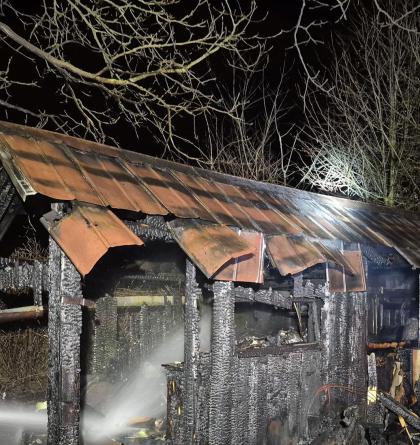 Hasiči v Rožnově p.Radhoštěm zlikvidovali požár chatky během 40 minut