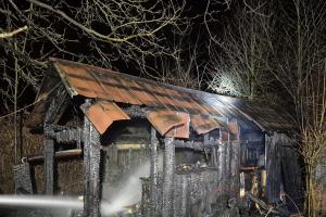 Hasiči v Rožnově p.Radhoštěm zlikvidovali požár chatky během 40 minut