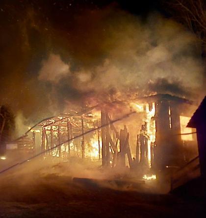 Noční požár dílny v Aši