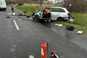 Dopravní nehoda osobního vozidla s karavanem se zraněním