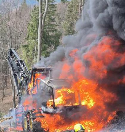 Hasiči likvidovali požár harvestoru