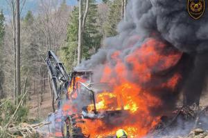 Hasiči likvidovali požár harvestoru