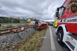 Nehoda osobního automobilu v Zašové zastavila vlakový provoz