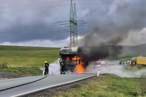 Požár tahače způsobil škodu za minimálně půl milionu
