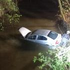 Auto skončilo v náhonu, nehoda se obešla bez zranění