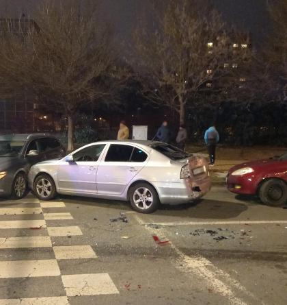 Nehoda pěti vozidel a autobusu se zraněním