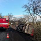 U obce Lukov hasiči zasahovali u havarovaného kamionu