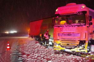 Nehody kamionů blokovaly dálnici D5