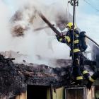 Požár roubenky v obci Dobrá způsobil škodu tři miliony korun Požár roubenky v obci Dobrá způsobil škodu tři miliony korun