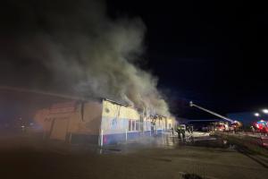 U požáru skladovací haly v Bohušovicích nad Ohří zasahovalo 15 jednotek