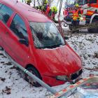 Karlovarsko: Dvě dopravní nehody, dvě zraněné osoby