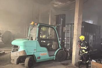 V Kolíně hasiči likvidovali požár bateriového úložiště