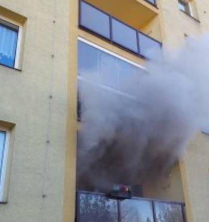 Hasiči likvidovali požár v bytovém domě v Žamberku