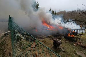 Rychlý zásah na Českolipsku při požáru karavanu