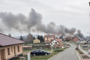 Hasiči zasahovali u požáru garáže rodinného domu v obci Suchá Loz
