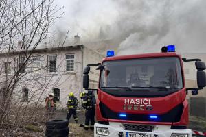 Hasiči likvidovali požár domu ve Varnsdorfu