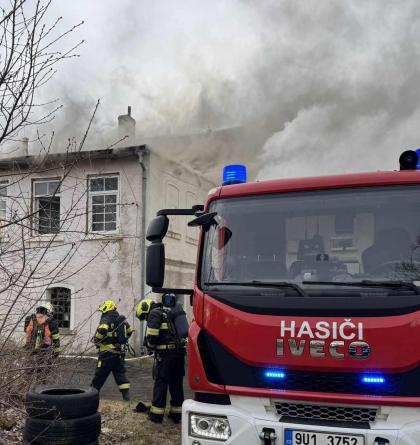 Hasiči likvidovali požár domu ve Varnsdorfu