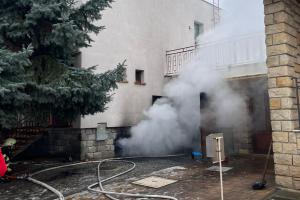 Při požáru sklepa v rodinném domě došlo ke zranění