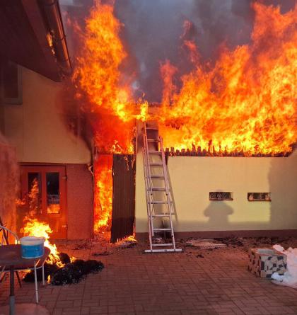 Hasiči zasahovali u požáru přístavby rodinného domu v Mladějovicích